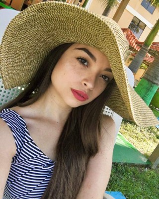 Así es Melissa Handal, la hermosa presentadora de TV y 'barbie' de Instagram