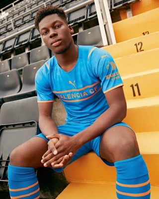 Sin escudos en el pecho: las revolucionarias camisas de Puma de las que todos hablan; 'Todas son horribles'