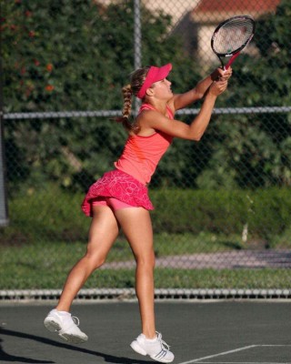 Eugenie Bouchard, la canadiense que sube la temperatura en los partidos de tenis