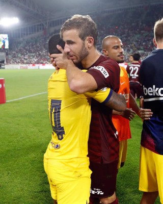 Fotos: El nuevo '7' del Barcelona, Iniesta y la emotiva noche en Japón