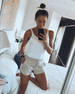 Sharni, la hermosa piloto que se retiró del motociclismo por culpa del machismo en las carreras