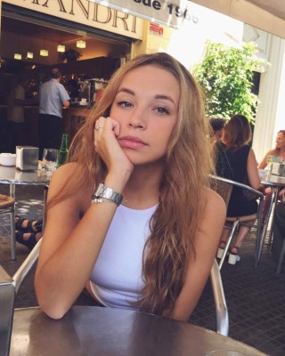 Andrea, la desconocida hermosa novia de uno de los jugadores del Barcelona