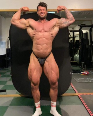 El fisicoculturista más alto del mundo: mide 1,96 y come 'tortilla con chocolate negro'