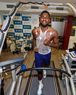 Las pruebas médicas, el mate con Dembélé y el emotivo abrazo de Rakitic, así recibieron a Griezmann en Barcelona