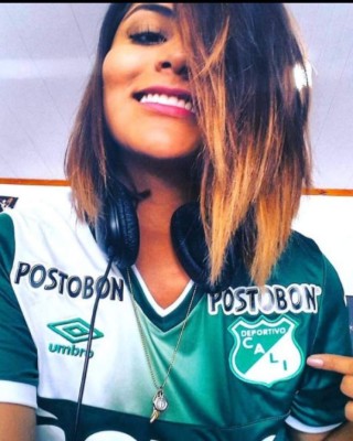 Mujer de palabra: Presentadora colombiana e hincha del Deportivo Cali se quita todo por apuesta