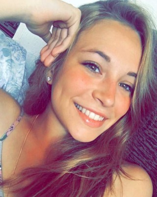 Andrea, la desconocida hermosa novia de uno de los jugadores del Barcelona