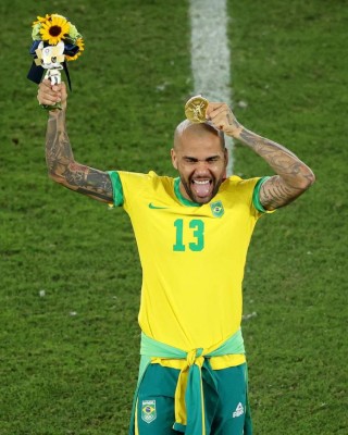 ¿Cúal le falta? Dani Alves aumenta su palmarés; estos son los futbolistas con más títulos de la historia&nbsp;&nbsp;