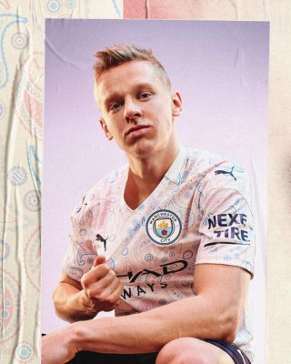 'Parece una pijama': Críticas por la nueva camiseta del Manchester City; ¿Le gustará a Messi?