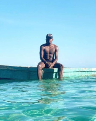 ¡Si hay sol, hay playa! Roatán, el destino paradisíaco de Alberth Elis en sus vacaciones 2019