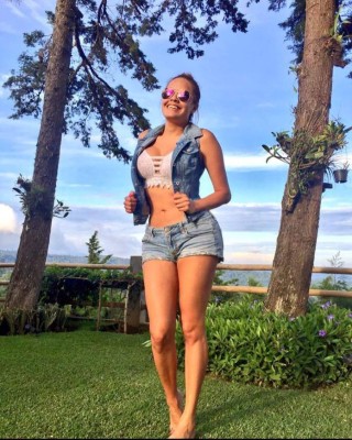 FOTOS: La guapa modelo y periodista salvadoreña que apoya la selecta