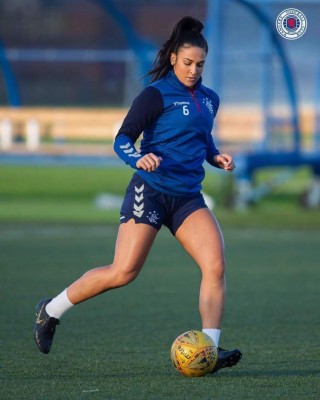 Sonia O'Neill, la bomba sexy venezolana que fichó por el Rangers femenil de Escocia