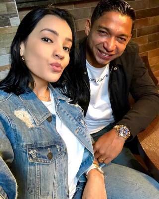 Esta es la vida que llevan Emilio Izaguirre y su bella esposa en Escocia