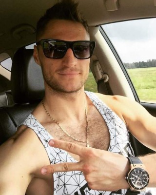 La vida en redes del ruso Evgeny Kabaev: fanático del Barça y la chica rubia que resplandece en su muro