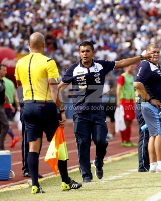 El sufrimiento de Amado Guevara en el banquillo de Honduras ante Canadá&nbsp;&nbsp;