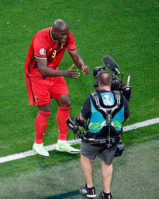 Esposa de Eriksen se descontrola tras ver al futbolista tendido en el suelo; el hermoso gesto de Lukaku