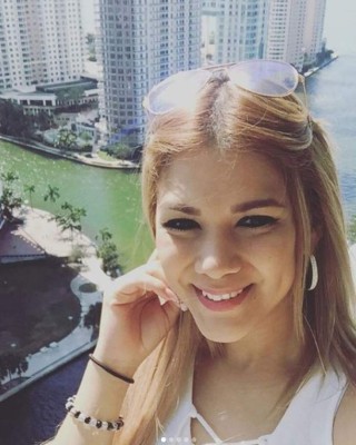 Las ardientes vacaciones de Ivonne, la bella esposa de jugador hondureño