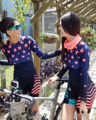 ¡BOMBONES! Las bellas gemelas colombianas que son modelos y ciclistas