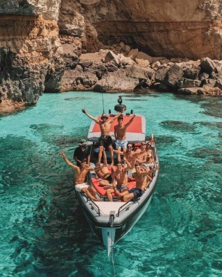 Así son las vacaciones de los mejores futbolistas del mundo: Yates de lujo y mujeres hermosas