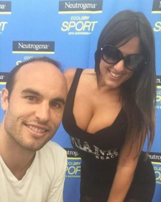 Claudia Romani, la sensual y madura modelo amante al fútbol