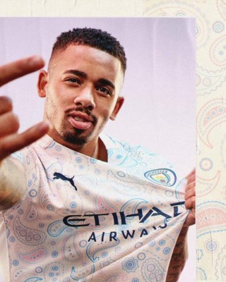 'Parece una pijama': Críticas por la nueva camiseta del Manchester City; ¿Le gustará a Messi?