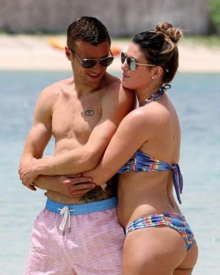 Así disfrutran las vacaciones de los cracks, la mujer de James y Navas sorprenden