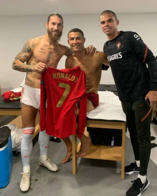 No se vio del Portugal-España: 'Fotón' de Sergio Ramos y Cristiano Ronaldo con regalo incluido