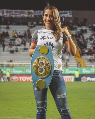 Famosas y bellas: Las chicas fanáticas de las semifinales de Liga Concacaf
