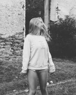 La increíble novia de un futbolista canterano del Real Madrid que ya debutó