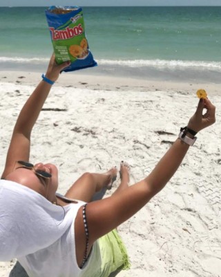 La periodista hondureña Carmen Boquín calienta el verano