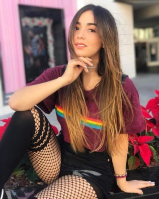 ¡BELLEZA! Caeli, la youtuber que perdió la maleta en un avión y le filtraron videos y fotos íntimas