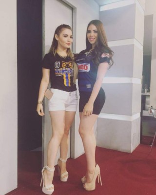 Presentadora mexicana levanta su vestido para mostrar tatuaje