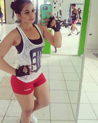 Damaris Padilla, la explosiva modelo que engalana estadios hondureños