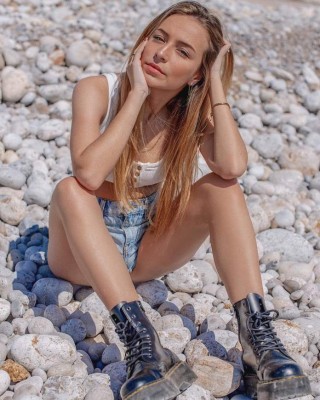 Andrea, la desconocida hermosa novia de uno de los jugadores del Barcelona