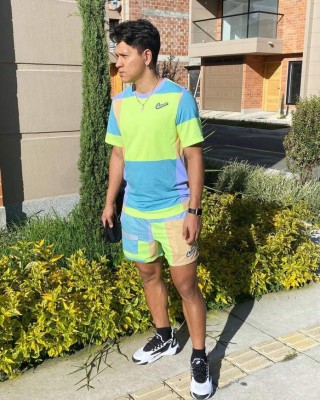 ¡Hasta la hace de modelo! Así es la nueva vida del volante hondureño Bryan Moya en Angola