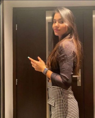 Subió 127 puestos y sería billonaria: Emma Raducanu, la campeona del US Open con 18 años que enloquece a Inglaterra