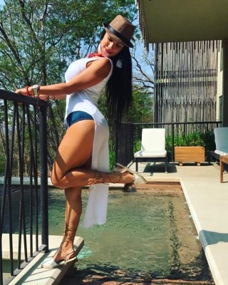 Melissa Mora, la aficionada más sexy de Costa Rica que calienta el clásico ante Honduras