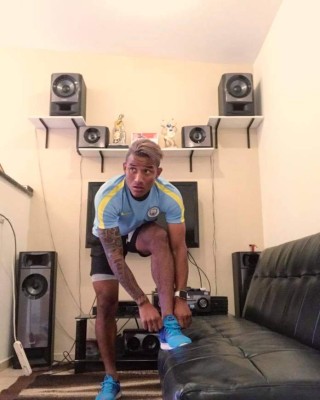 En fotos: Los futbolistas que se han teñido el pelo de rubio