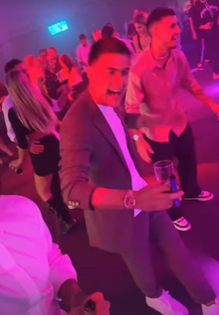 Desatados: así fue la fiesta íntima de los campeones del mundo y Messi llegó vestido con ropa de la selección argentina