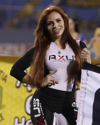 Las infartantes chicas que adornan la semifinal Real España-Marathón