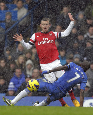 Chelsea vence 2-1 al Arsenal en un derbi londinense bajo la nieve.