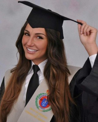 La bella Adriana Pozueco, novia de Theo Hernández, disfruta de Abu Dhabi
