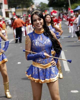 Las palillonas que se robaron las miradas en desfiles en San Pedro Sula