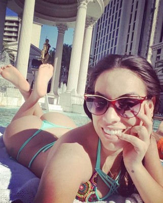 Modelo peruana cumple promesa y se desnuda por su selección