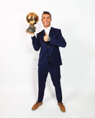 Las 12 fotos de Cristiano Ronaldo recibiendo el cuarto Balón de Oro