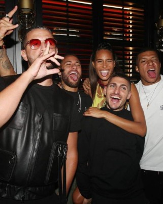 Rumba en París: Así captaron a Neymar y Mbappé en plena fiesta con preciosa modelo francesa