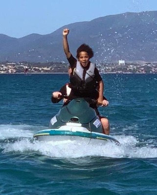 ¡De lujo! Las vacaciones del hondureño David Suazo en familia en la isla de Cerdeña