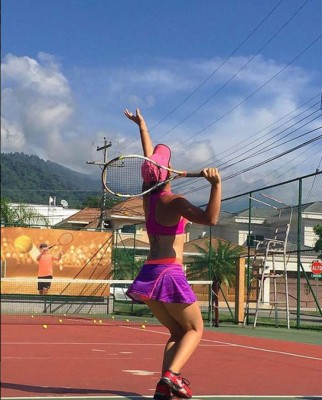 Narella Simondini, la bella tenista argentina que reside en Honduras