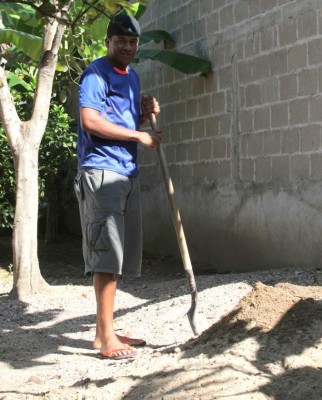 FOTOS: Así es la vida como albañil del defensa Henry Clark
