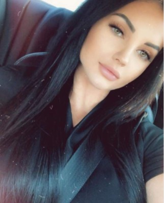 La vida de rica que lleva ahora la piloto que se convirtió en modelo para adultos: Autos y cirugías