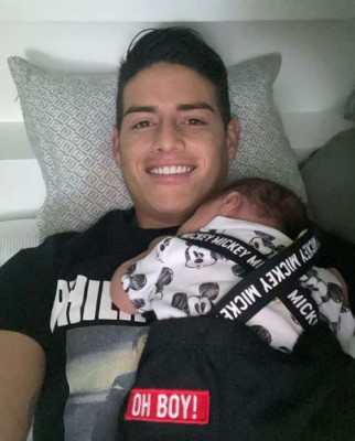 Un papá enamorado: James Rodríguez causa ternura en redes sociales con su hijo Samuel&nbsp;&nbsp;